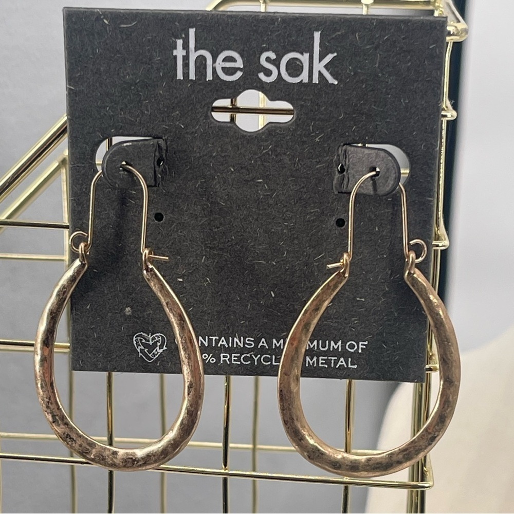 The sak nwt hammred gold tone drop earrings